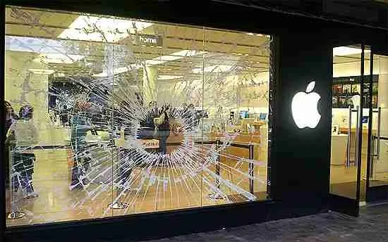 Liverpool Shop Window Smashed After a Break In